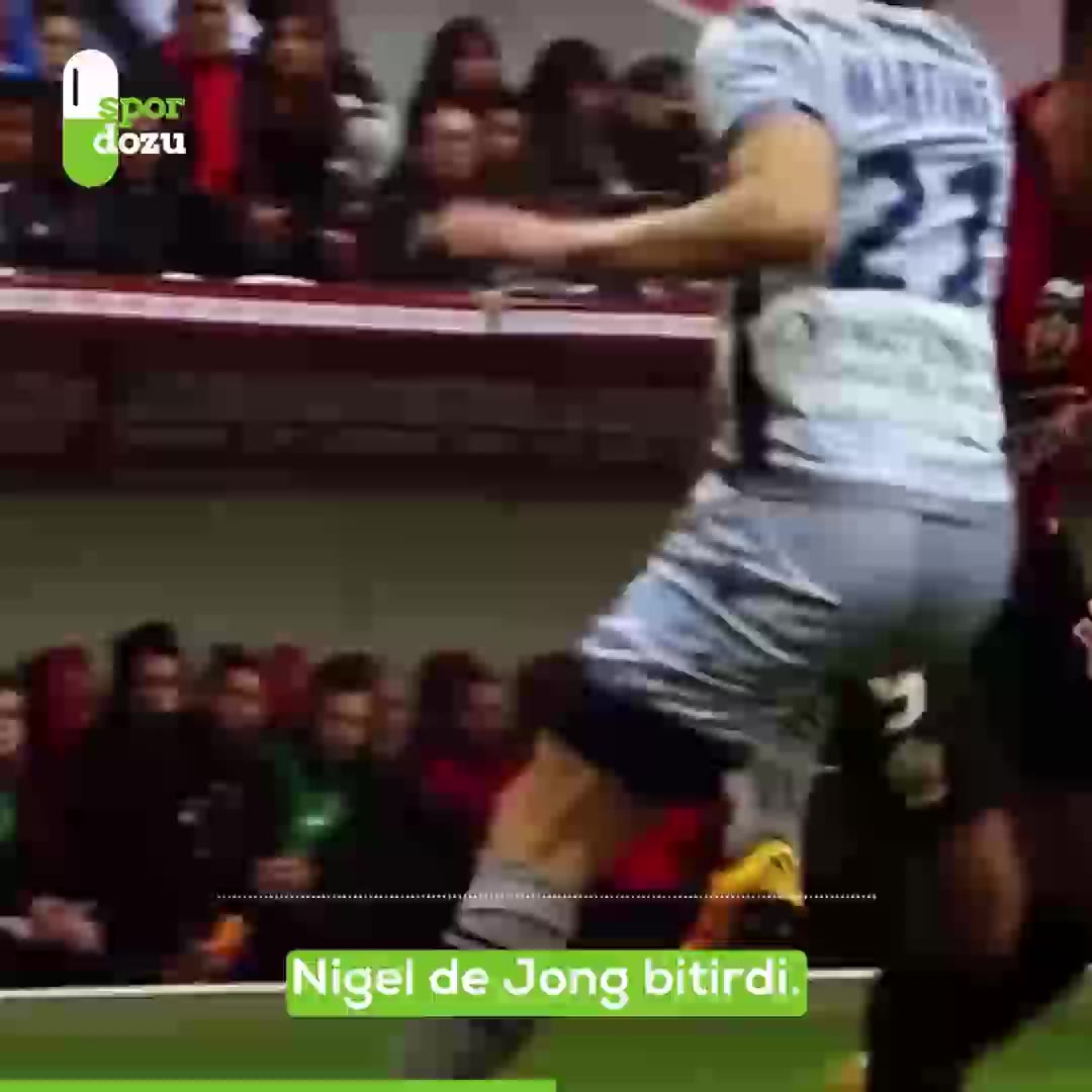 Nigel de Jong, Hatem Ben Arfa'nın kariyerini sona erdirdi