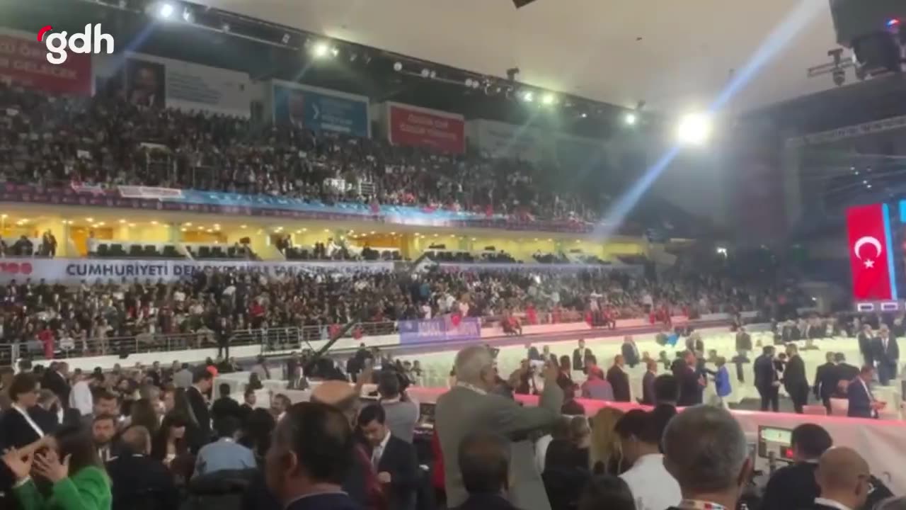 CHP 38. Olağan Kurultayı Başlıyor: Genel Merkezciler ve Değişimciler