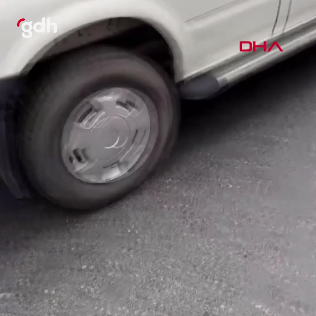 Motosiklet sürücüsü, ambulansı tartıştı: "Hasta yok mu?"