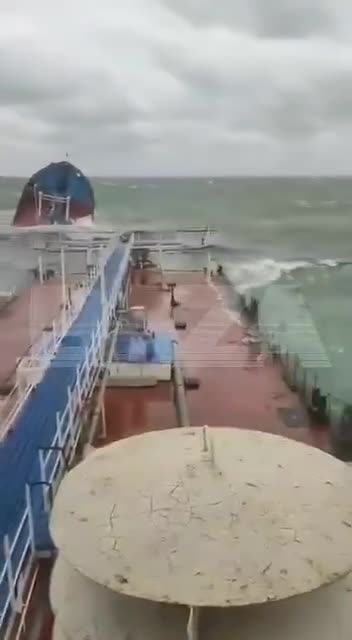 İki tanker Kerç Boğazı'nda battı: Çevre felaketi riski var!