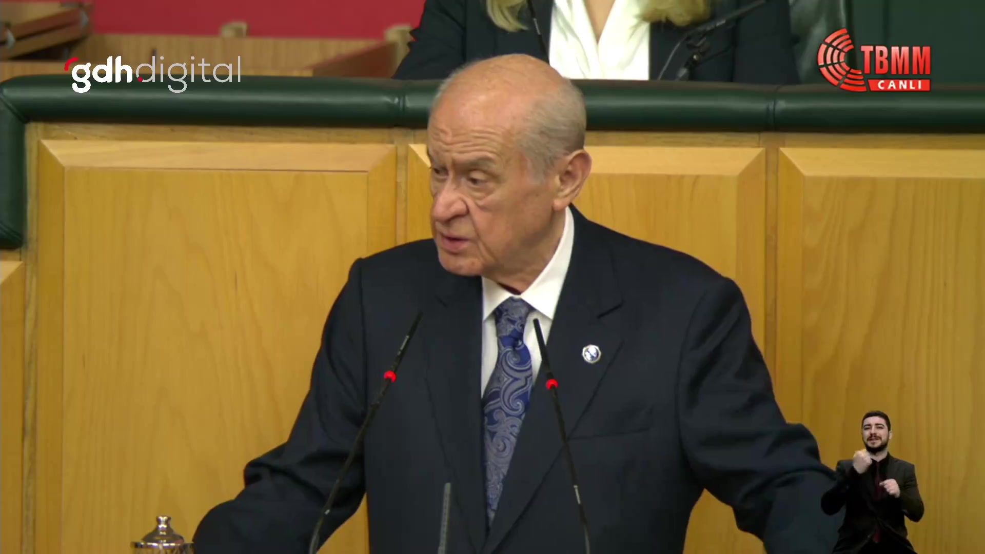 Bahçeli'den Erbakan'a: Siyasi ikballer için kılığa girenler!