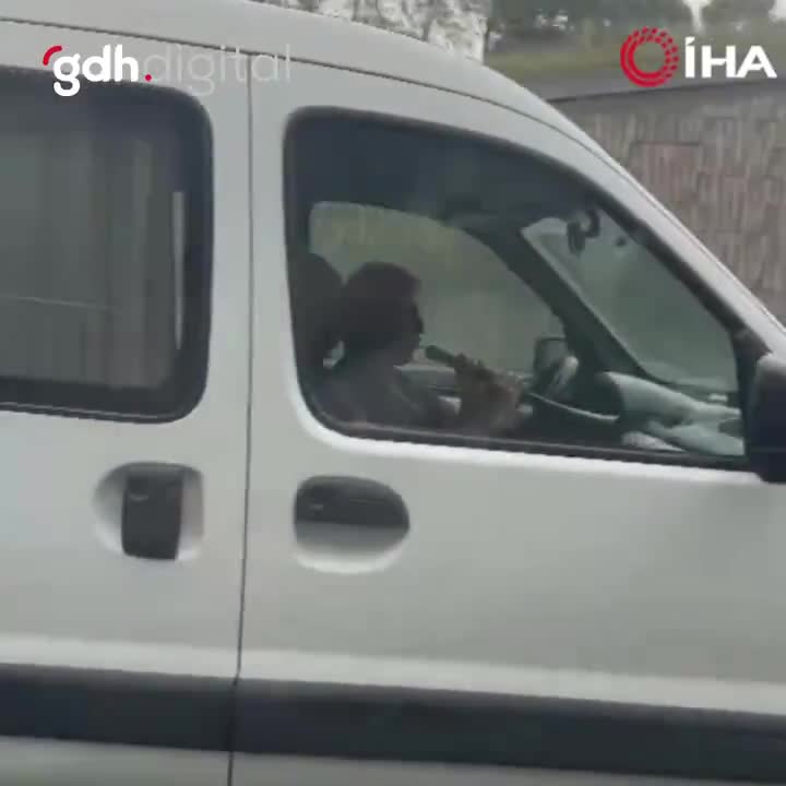 Seyrantepe'de sürücü direksiyon başında zurna çaldı