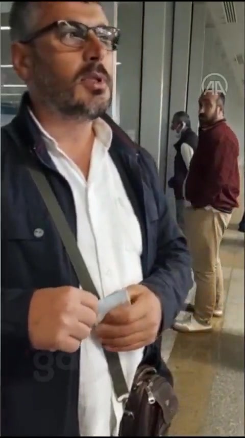 Cidde'de temizlik görevlileri, Umre'den dönenlere yardım bağışladı