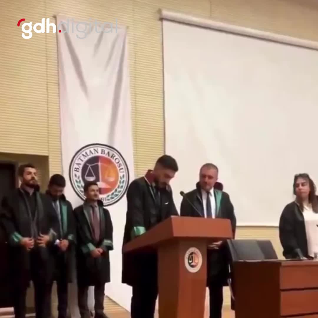 Batman Barosu'nda avukat yeminini Kürtçe okudu