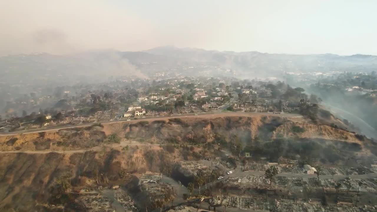 Los Angeles yangını: Drone ile yıkım görüntüleri