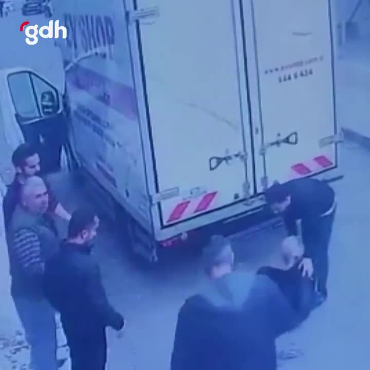 Dörtyol'da geri giden kamyonet yaşlı adamı ezdi, ağır yaralı