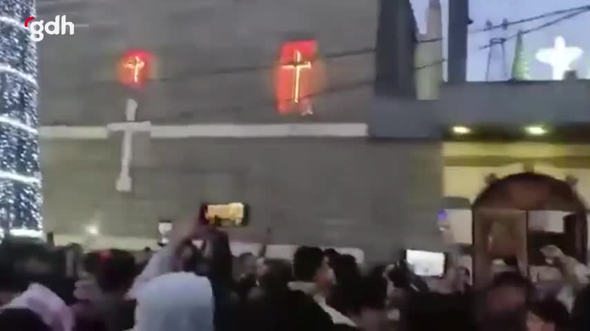 Suriyeli Hrıstiyanlar, Esad'ın devrilmesini kutladı