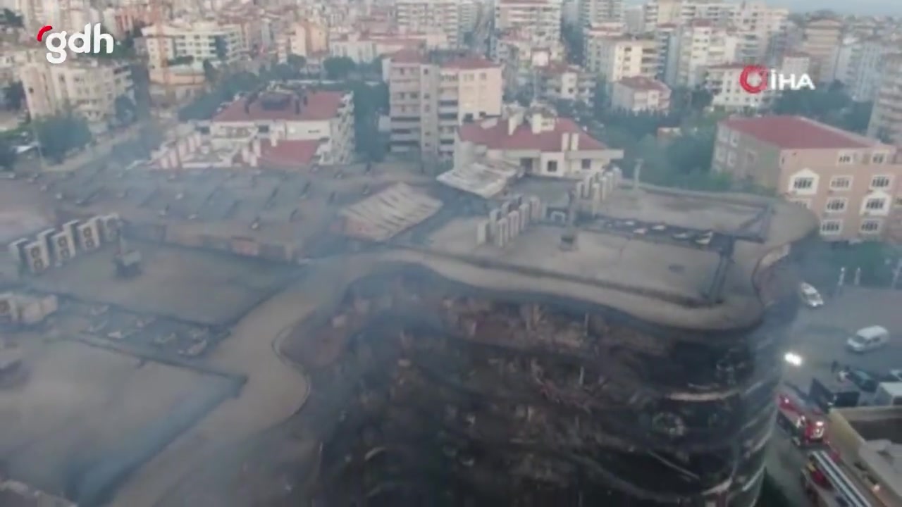 İzmir'deki Folkart sitesindeki yangın 7 saatte kontrol altına alındı