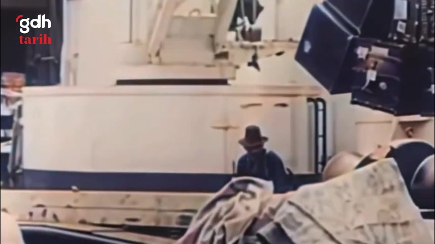 Titanic'in Buzdağına Çarpışı: Trajik Son Sefer Videosu