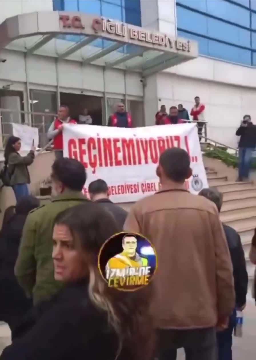 Çiğli Belediyesi personeli, maaş yetersizliğinden eylem yaptı