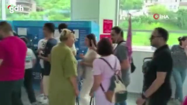 Yurt dışı telefon kayıt harcı 20 bin lira oldu, Sarp'ta yoğunluk arttı