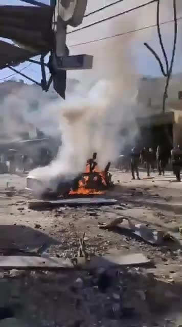 İsrail uçakları Tulkarim'de bir aracı bombaladı, ölüler var