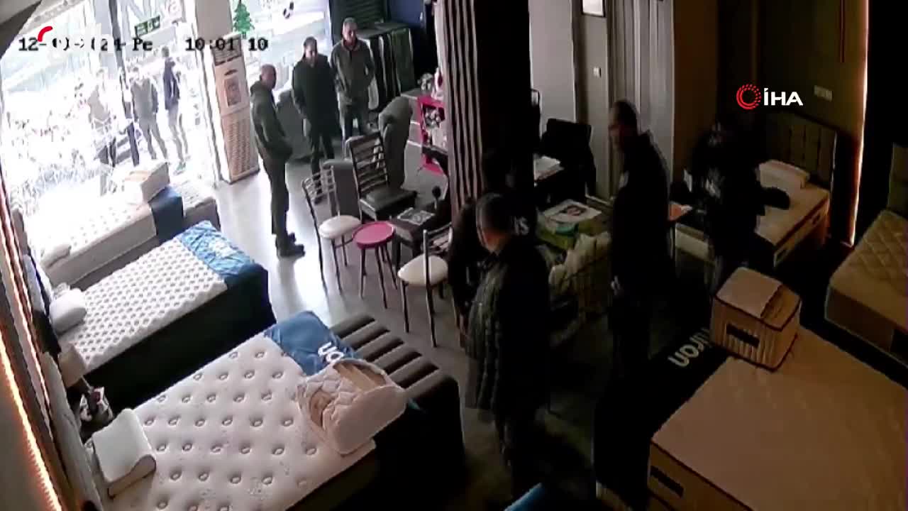 Alkol alıp kaybolan adam, yanlışlıkla dükkanına girdi
