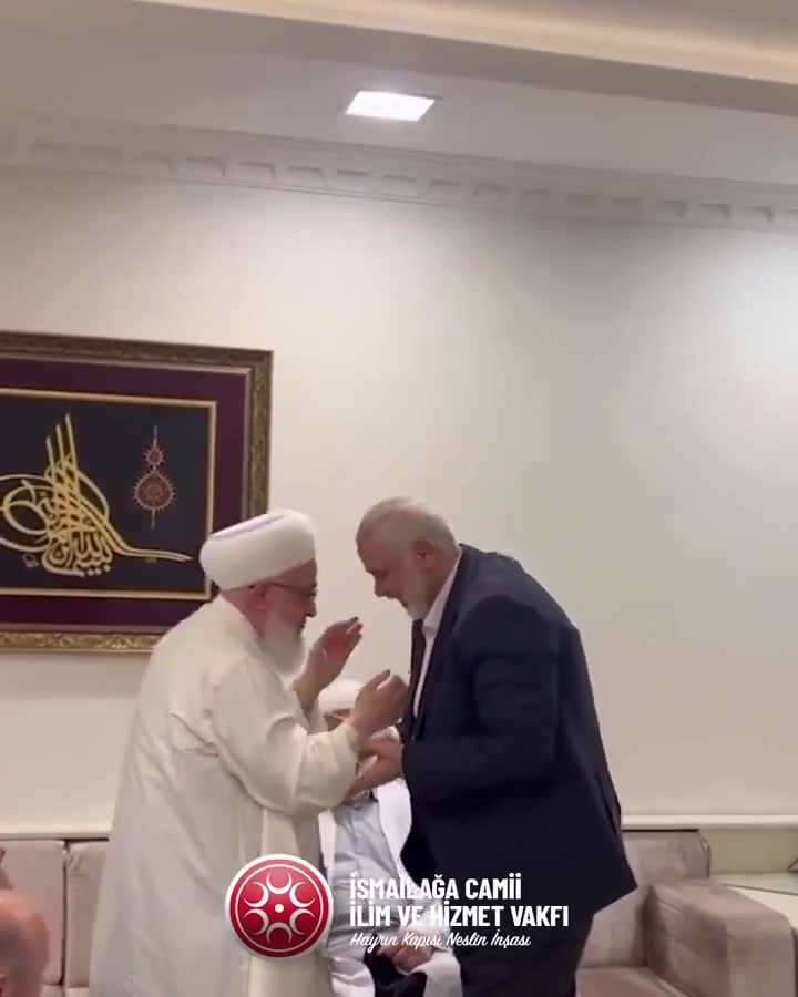 Heniyye, İsmailağa Cemaati liderinin taziyesi için ziyaret etti