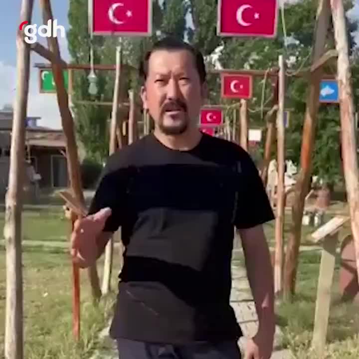 Kırgız Türkü, bayrak astığı için 6 yıldır hizmet alamıyor