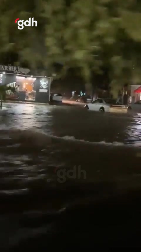 Playa del Carmen sokakları sel altında, Meksika'da yağışlar etkili oldu