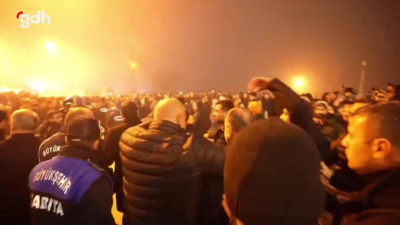 Depremde kaybettiklerimizi saygı duruşu ile andık