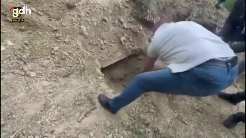 Diri diri gömülen adam, polis tarafından dört gün sonra kurtarıldı