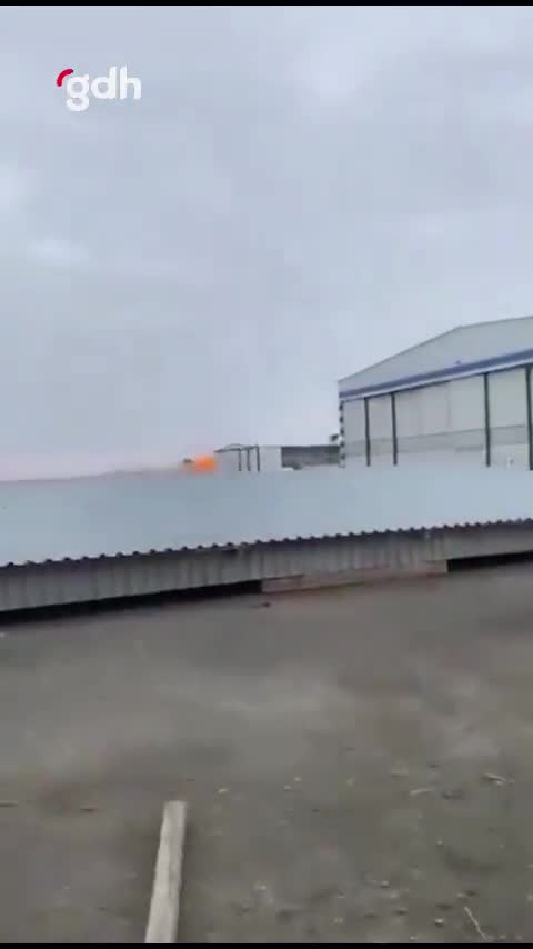 Azerbaycan Havayolları uçağı Aktau'da düştü