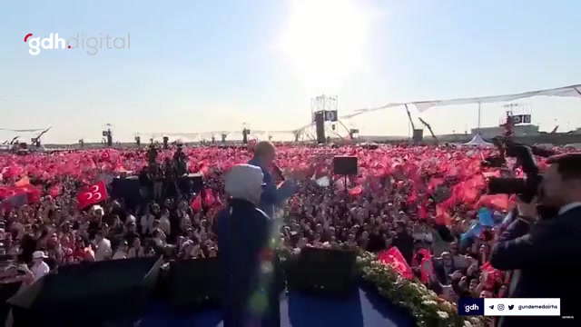 Erdoğan, Büyük İstanbul Mitingi'ni şarkıyla noktaladı: 14 Mayıs'ta balkon konuşması!