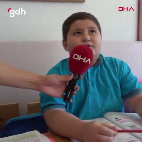 İsparta'da dayı-yeğen aynı sınıfta okuyorlar