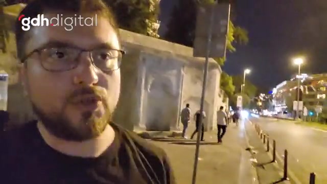 İBB önündeki çöp yığınlarını görüntüledik