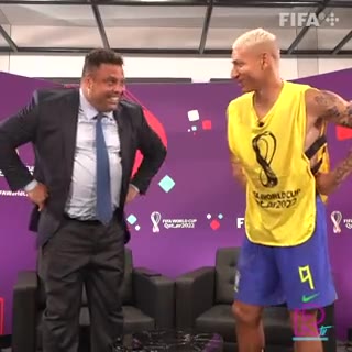 Brezilyalı oyuncular efsane Ronaldo'ya saygı duruşunda bulunuyor