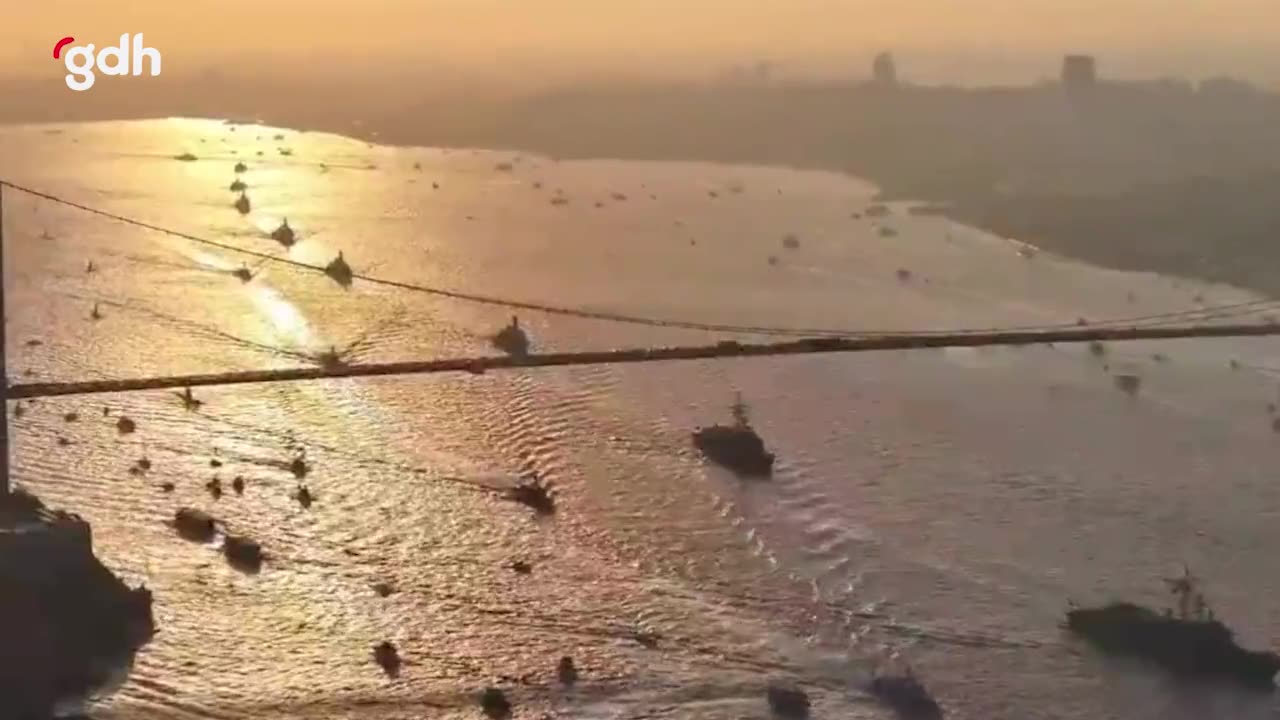 Türk Donanması'nın İstanbul Boğazı'ndan geçiş anları