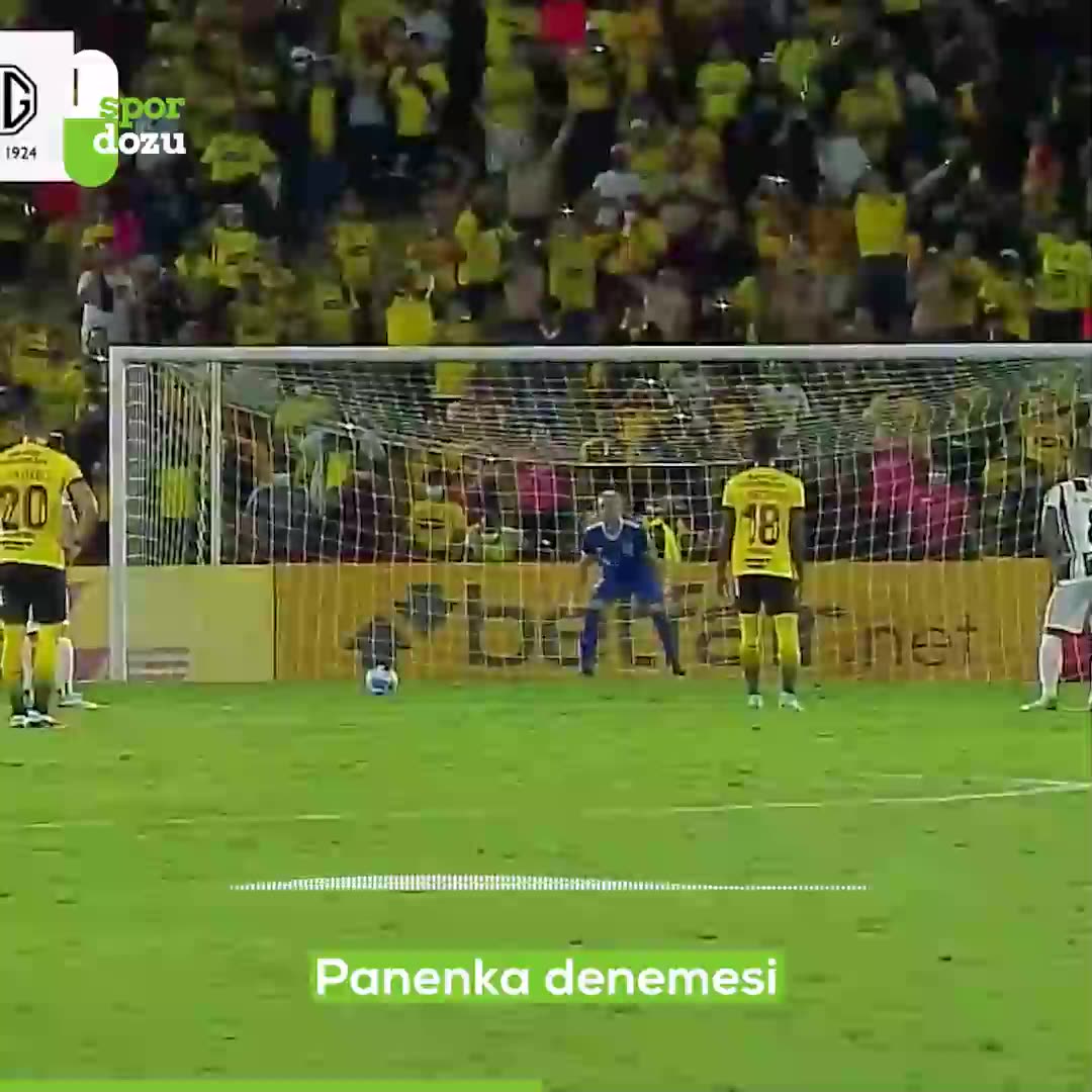 Damian Diaz, penaltı kaçırıp kornerden gol attı!