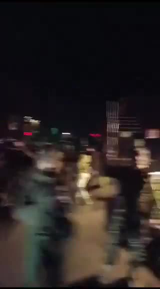 Suriyeli muhalifler Halep'te Basel Caddesi'nde kutlama yaptı