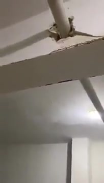 Deprem bölgesindeki binada kirişler kırıldı, boru geçişi için