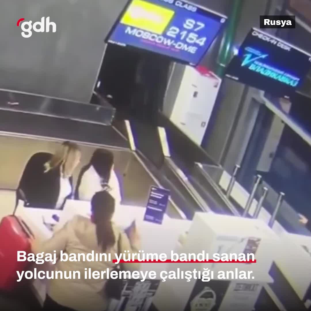 Vladikavkaz Havalimanı'nda yolcu bagaj bandında yürüdü