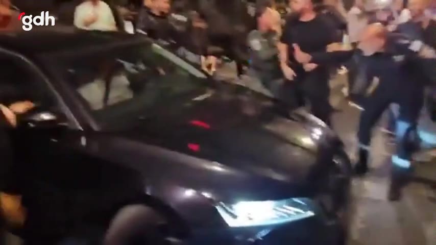 Protestocular, Ben-Gvir'e saldırdı; korumalar son anda kurtardı