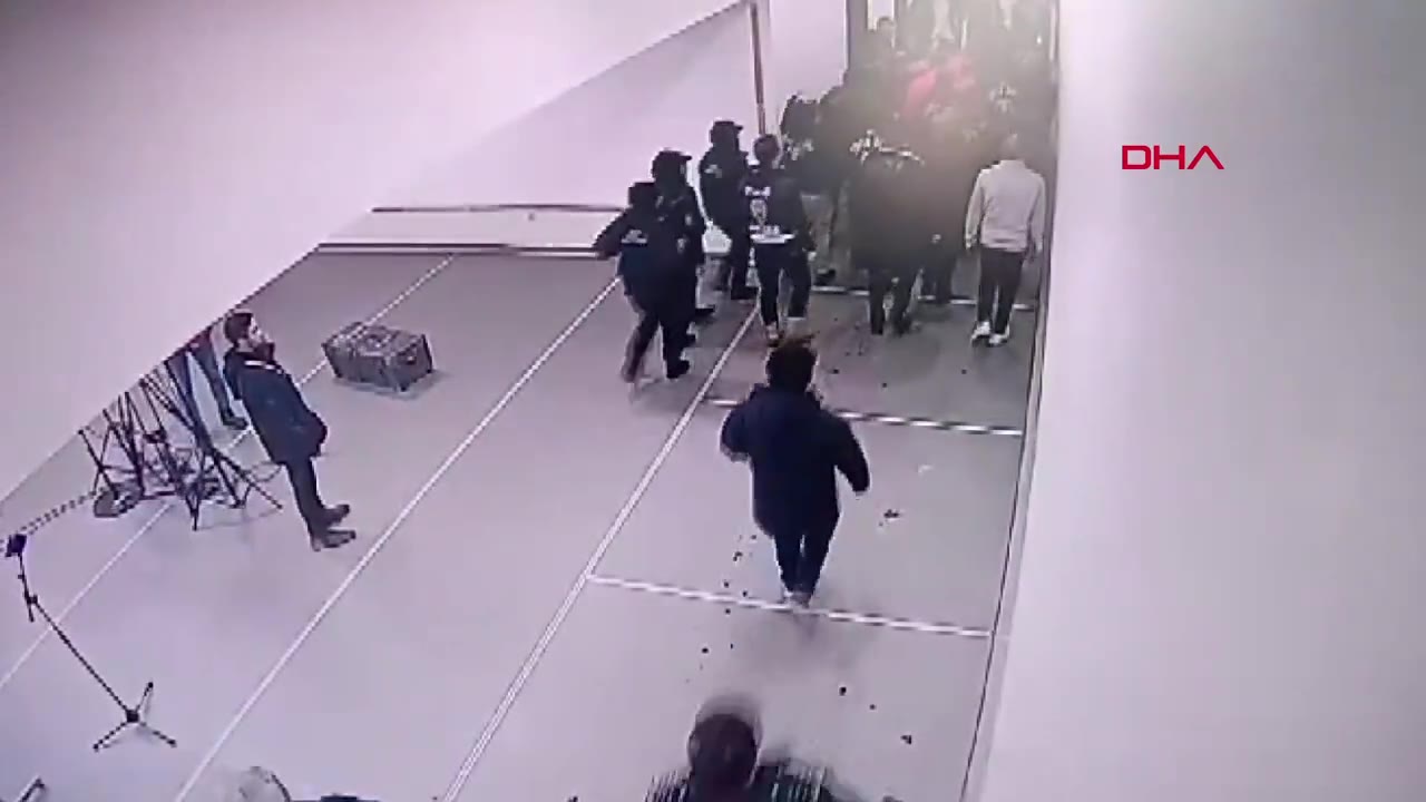 Emre Belözoğlu, Halil Umut Meler'den özür dilediği anlar