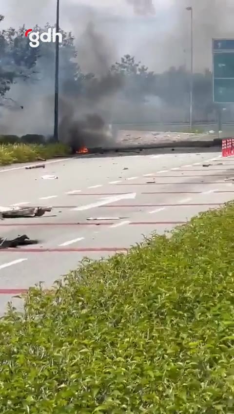 Malezya'da özel uçak düştü, 10 ölü