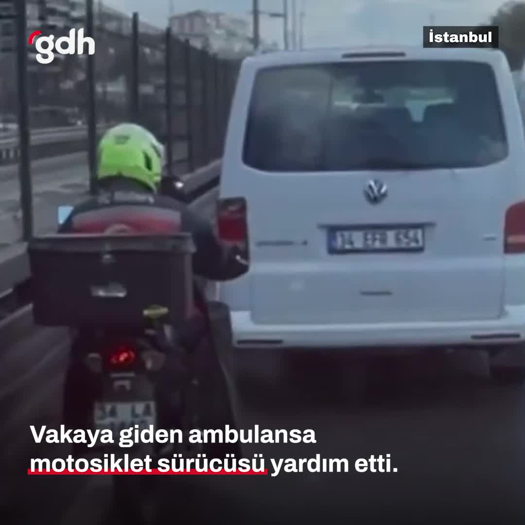 İstanbul'da ambulansa motosiklet sürücüsü yardım etti