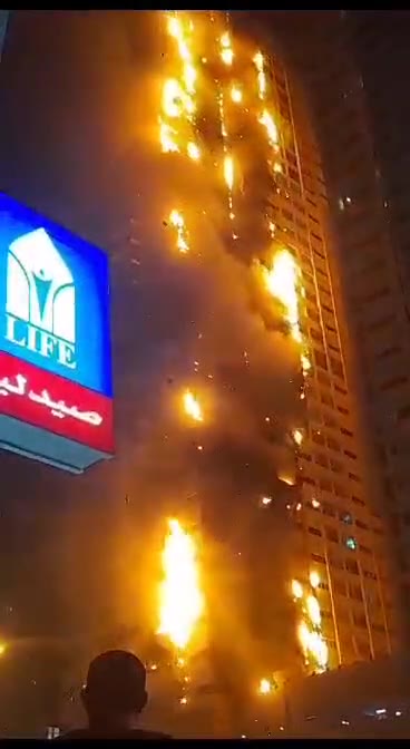 Ajman'daki rezidansta çıkan yangın kontrol altına alındı