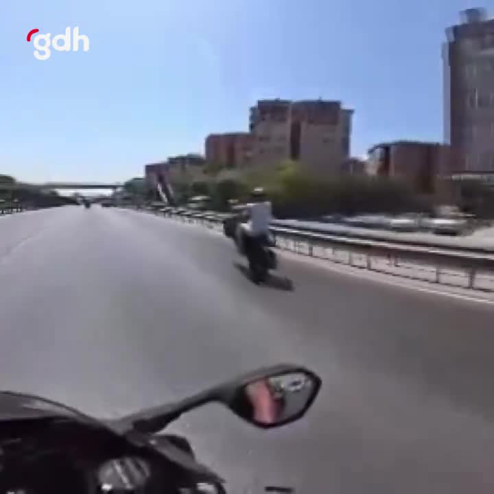 "Arkadaşını adamsın diyerek gaza getiren motosikletçi"