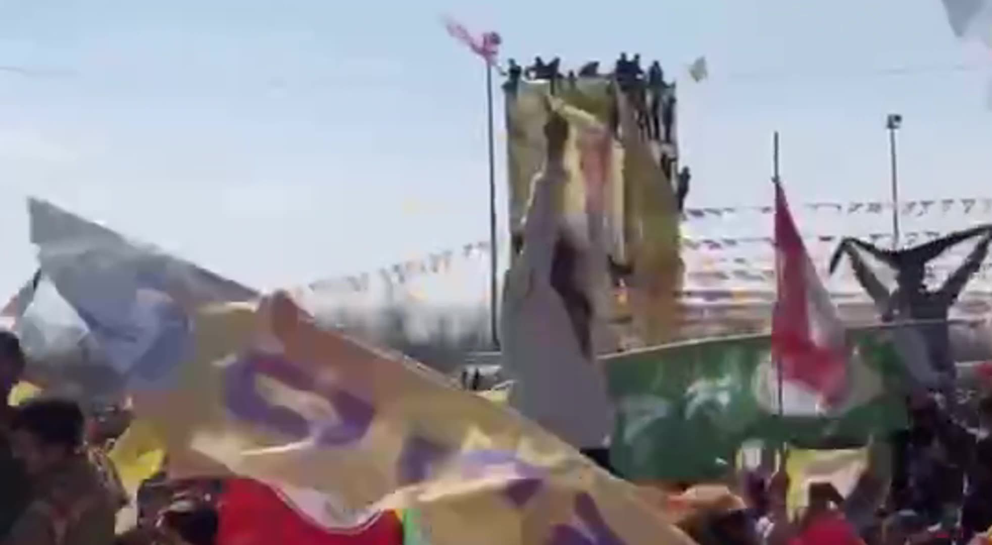 İstanbul’da Nevruz'da PKK'nın Öcalan posterleri sergilendi