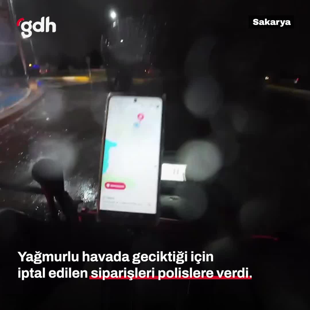 Sakarya'da motokurye, yağmurlu günde iptal siparişleri polise verdi