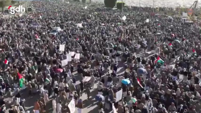 Sana'da binlerce kişi, ABD ve İngiltere'yi protesto etti