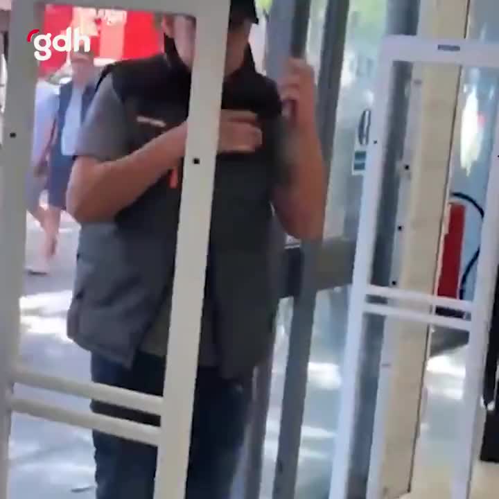 İngiltere'de ırkçılık ve şiddet suçları artıyor: Eczane soygunu
