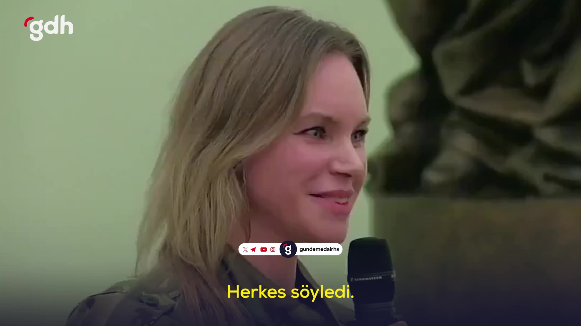 Putin, askeri üniforma giyen kadına iltifat etti