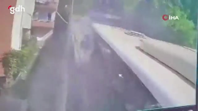 Başakşehir'de İETT otobüsü devrildi, 5 yaralı var