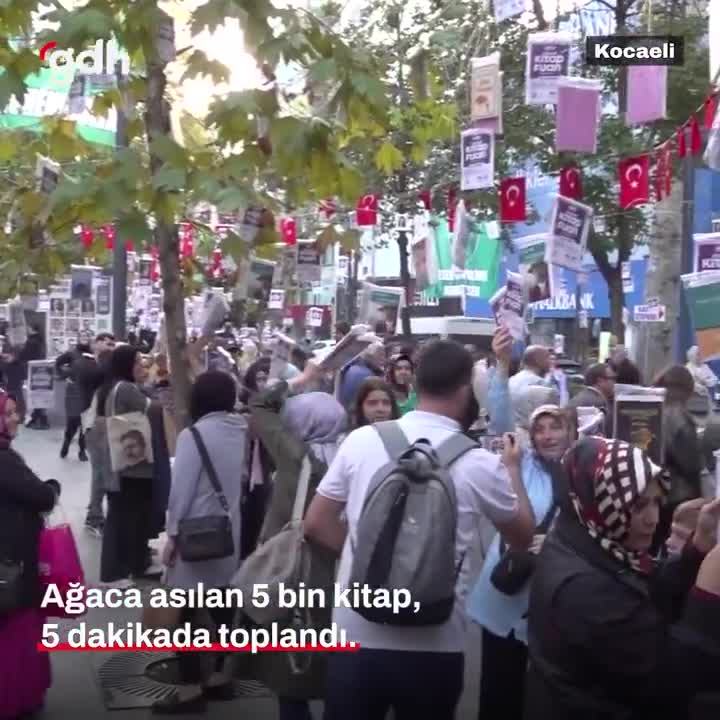Kocaeli Fuarı’nda çınar ağacına asılan 5 bin kitap toplandı
