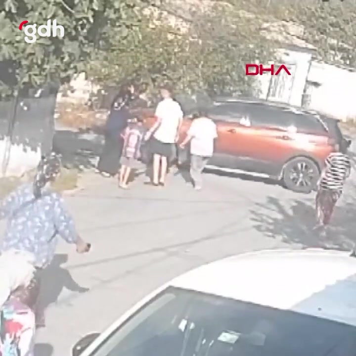 Sultangazi'de kedi seven çocuk otomobilin altında kaldı, hayatını kaybetti